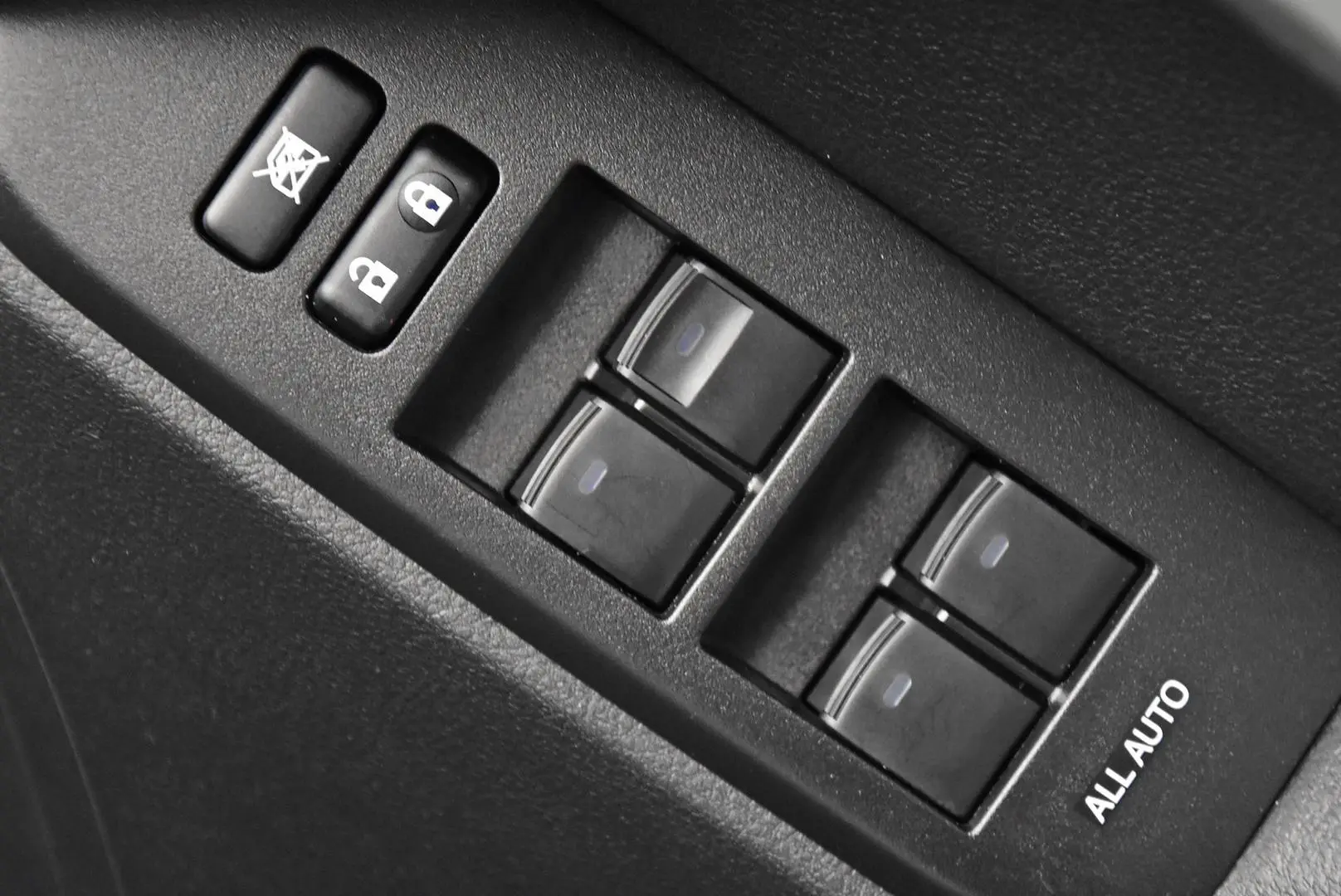 2022 Toyota Landcruiser Prado Gallery Image 8
