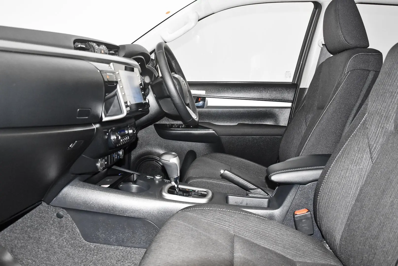 2025 Toyota Hilux Gallery Image 18