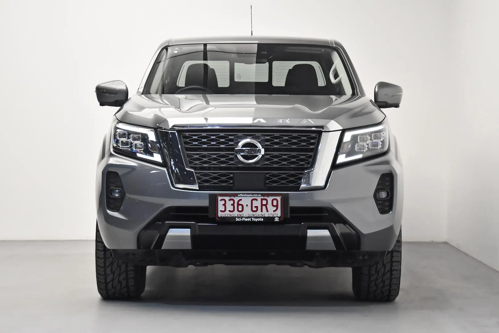 2021 Nissan Navara Gallery Image 2
