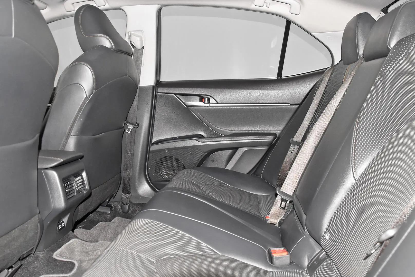 2017 Toyota Camry Gallery Image 18