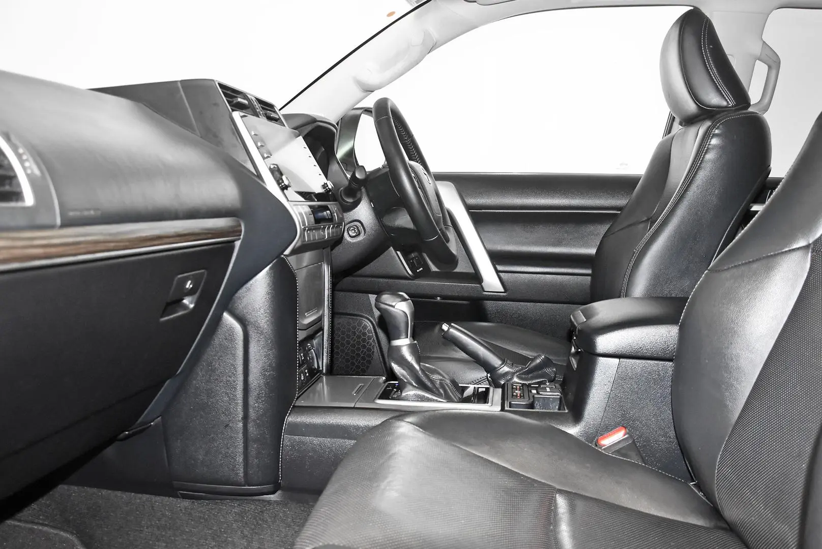 2020 Toyota Landcruiser Prado Gallery Image 17