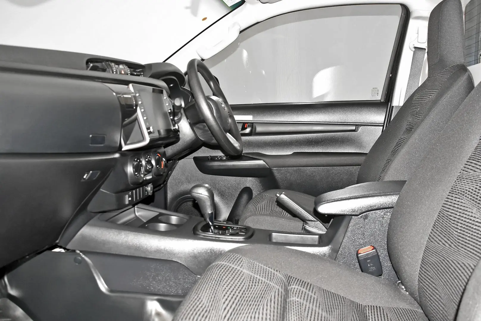 2024 Toyota Hilux Gallery Image 15