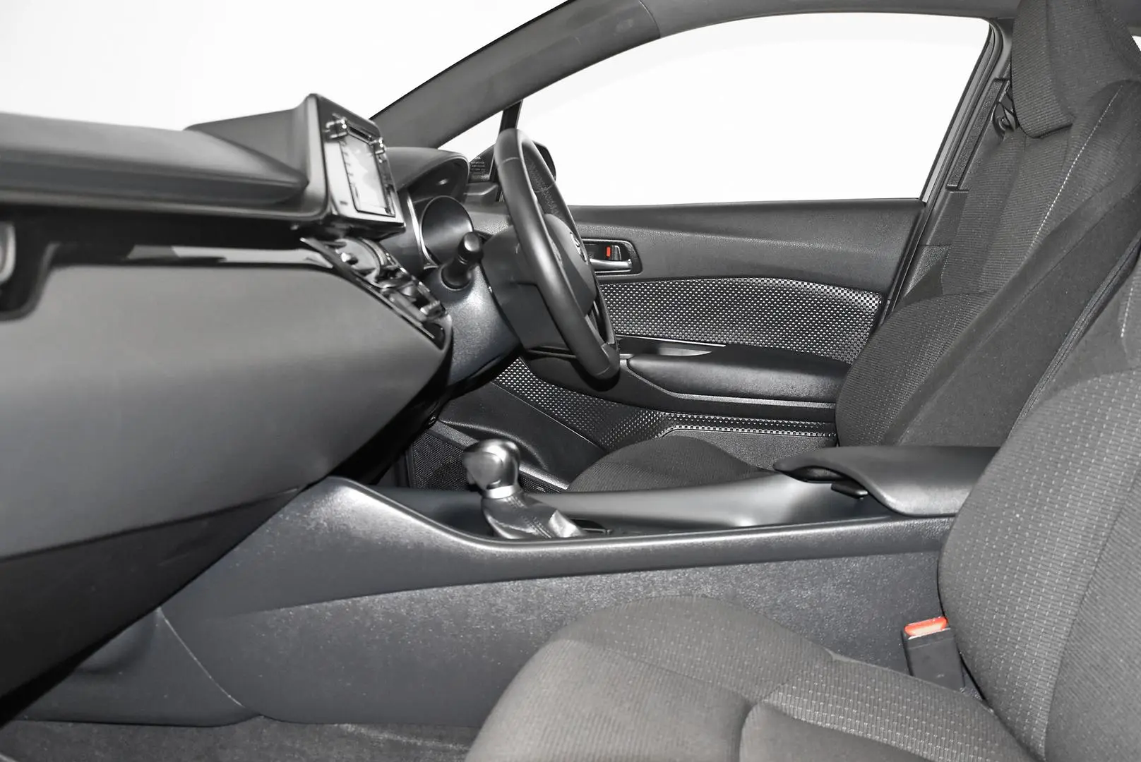 2019 Toyota C-HR Gallery Image 17