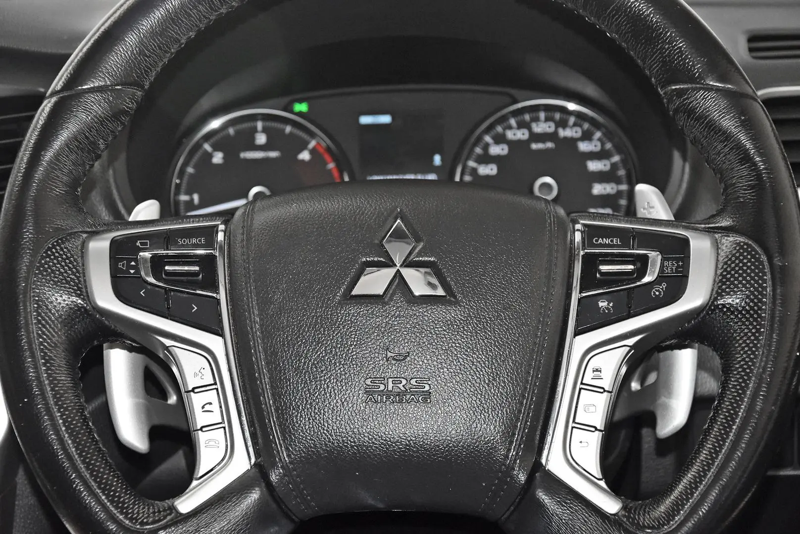 2018 Mitsubishi Pajero Sport Gallery Image 16