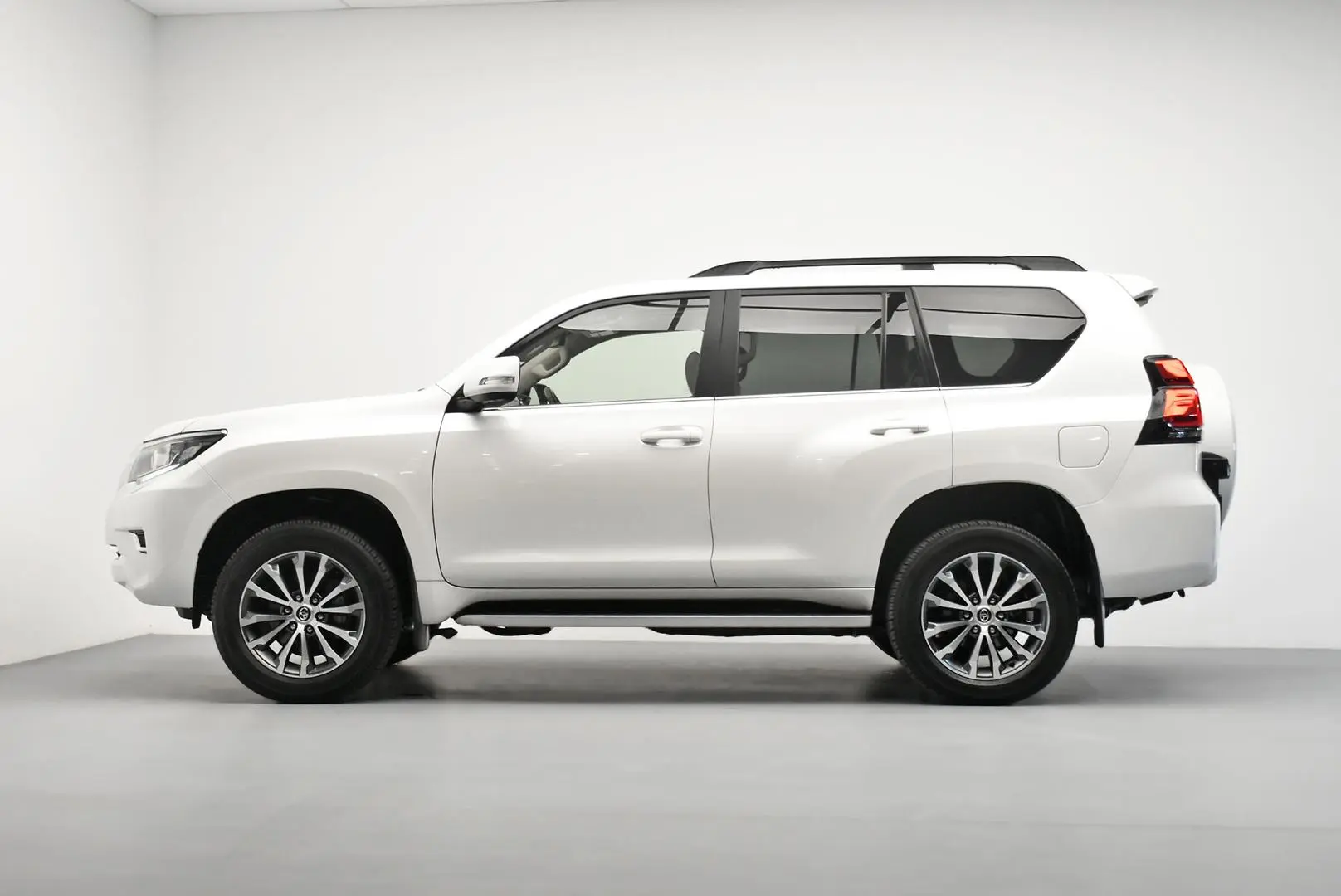 2023 Toyota Landcruiser Prado Gallery Image 4