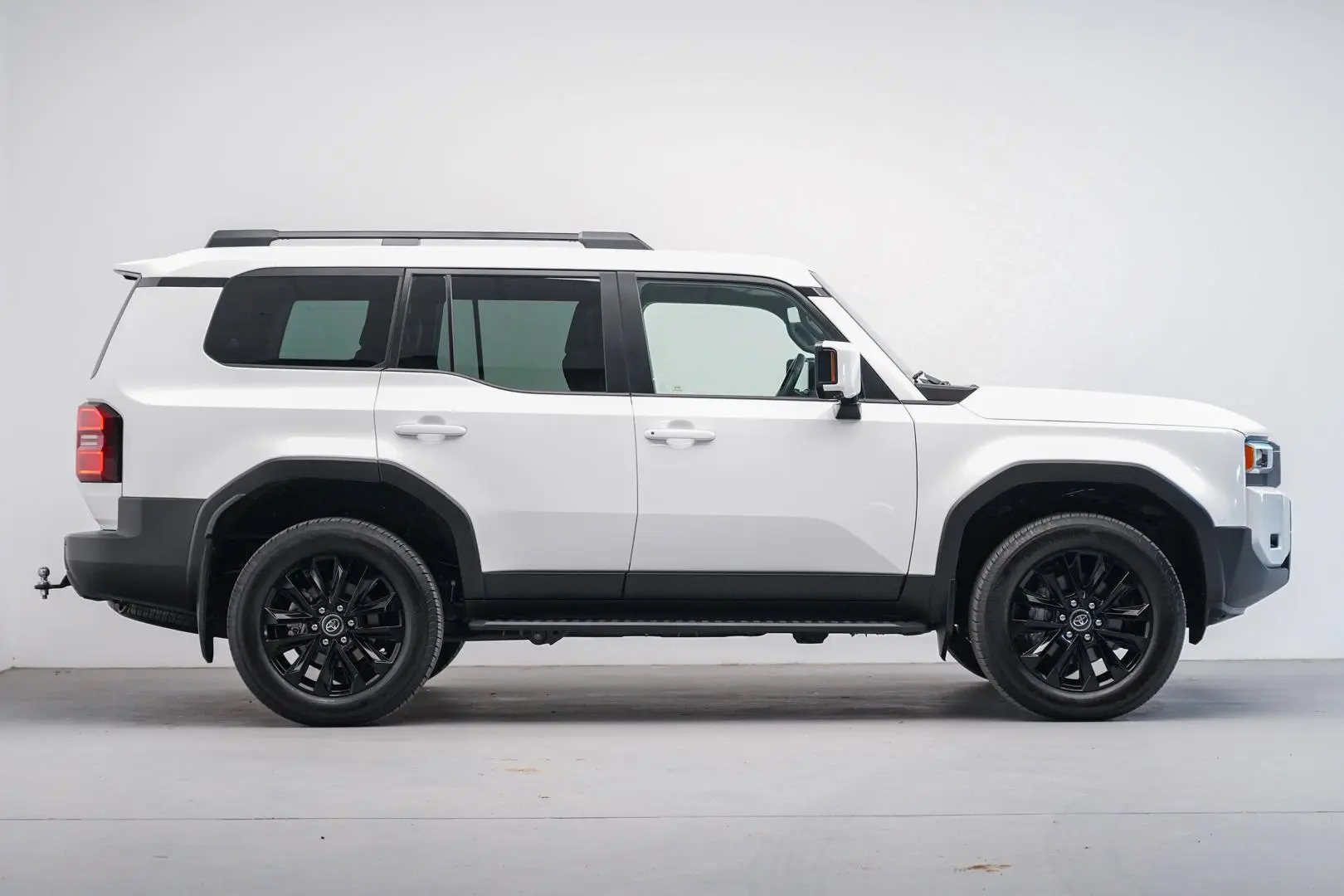 2024 Toyota Landcruiser Prado Gallery Image 2