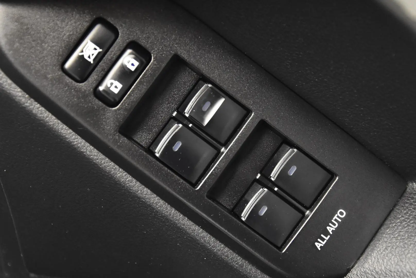 2022 Toyota Landcruiser Prado Gallery Image 11