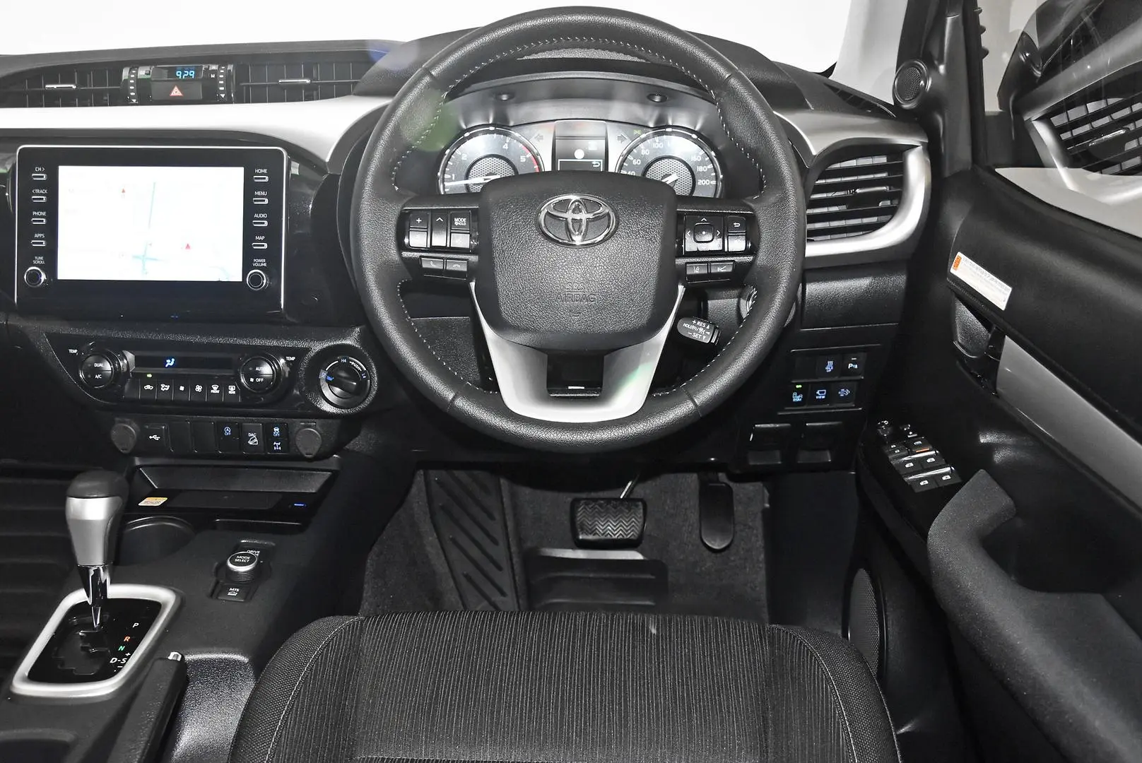 2025 Toyota Hilux Gallery Image 15