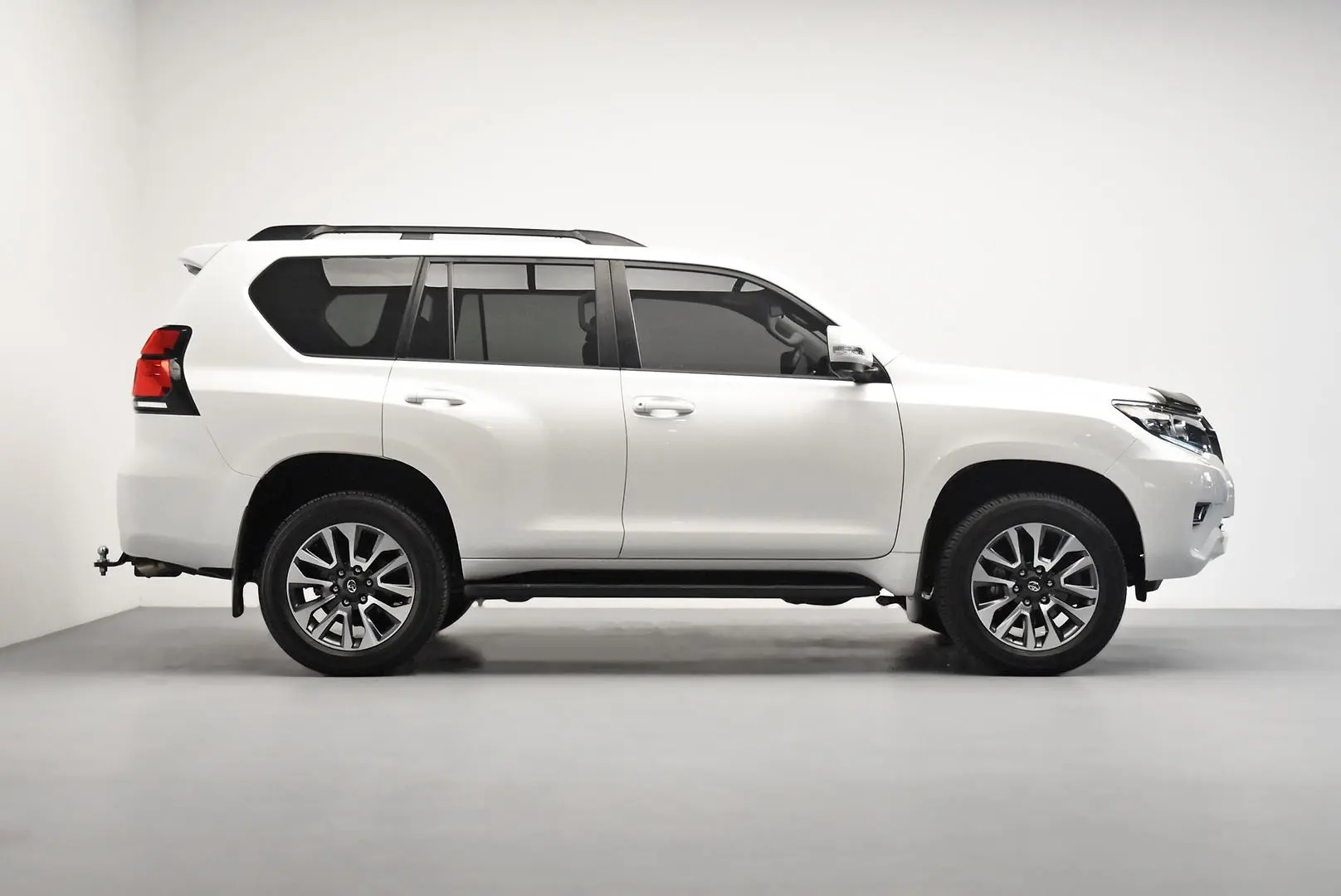 2022 Toyota Landcruiser Prado Gallery Image 3