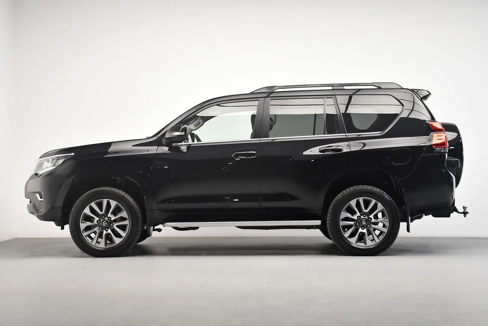 2023 Toyota Landcruiser Prado Gallery Image 4