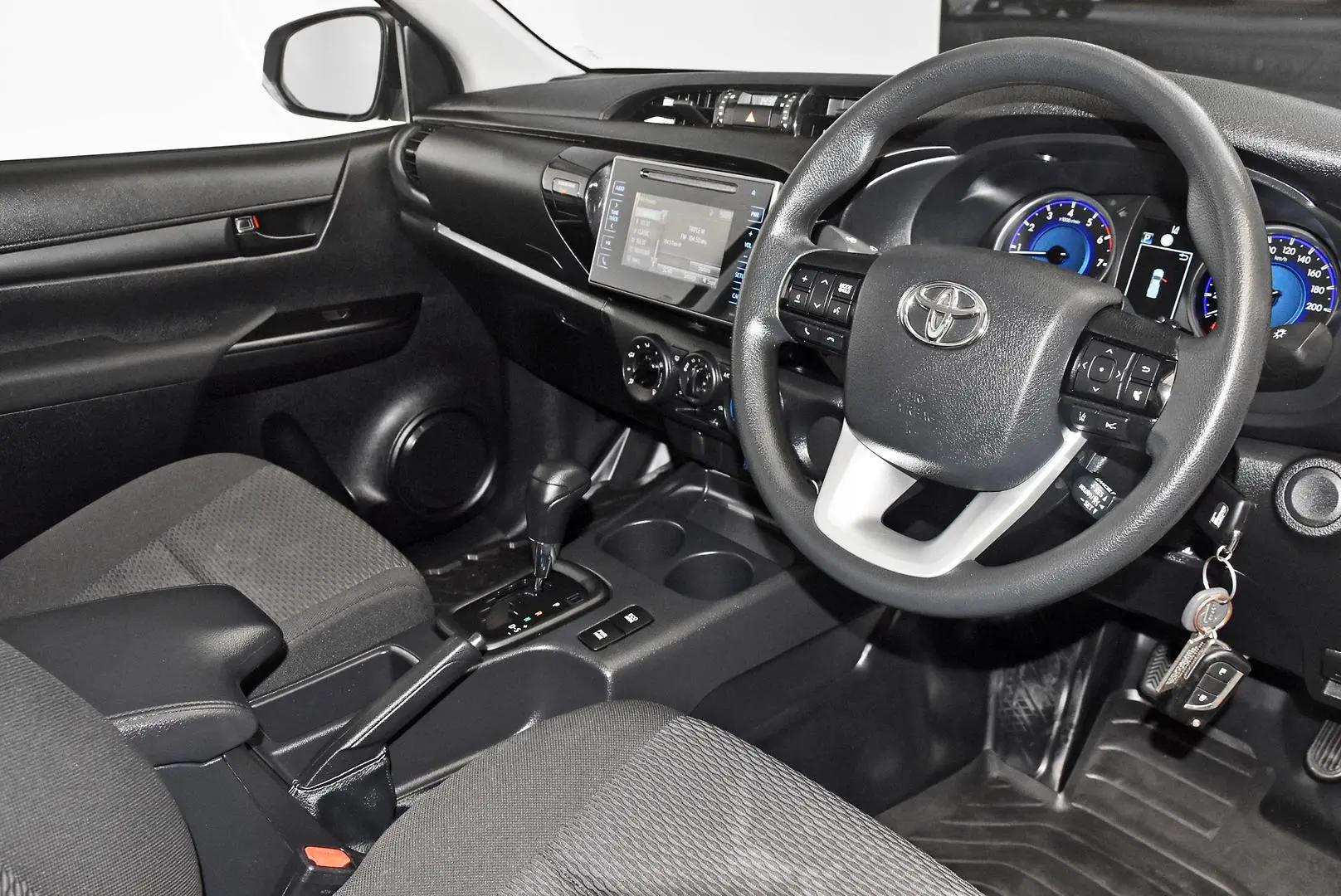 2020 Toyota Hilux Gallery Image 8