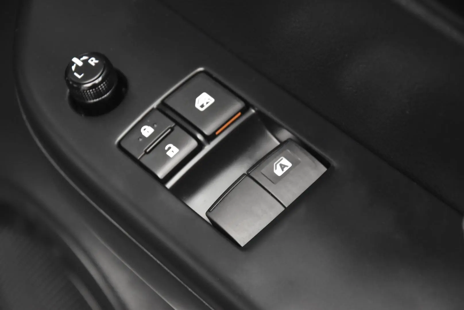 2025 Toyota Hilux Gallery Image 9