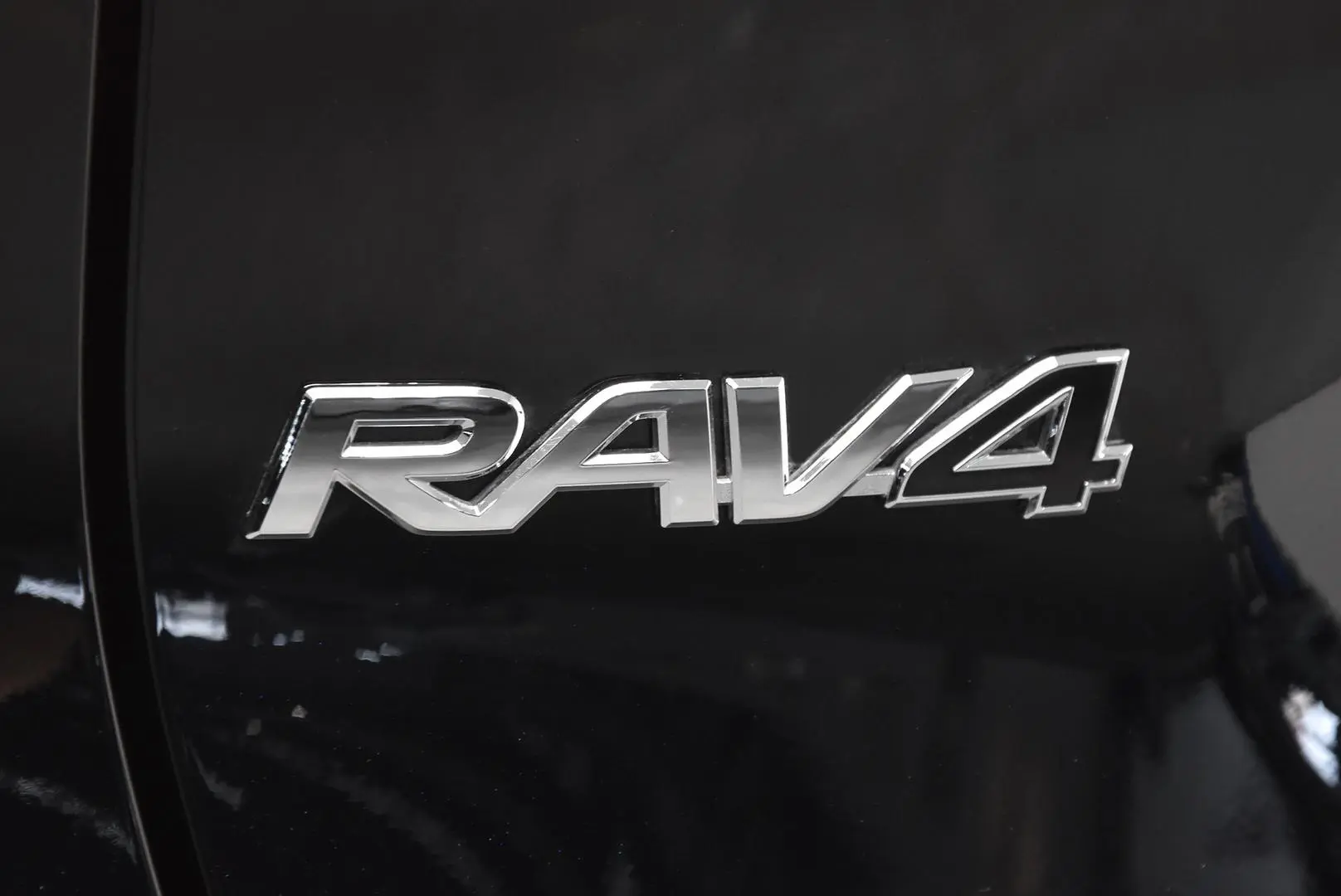 2025 Toyota RAV4 Gallery Image 7