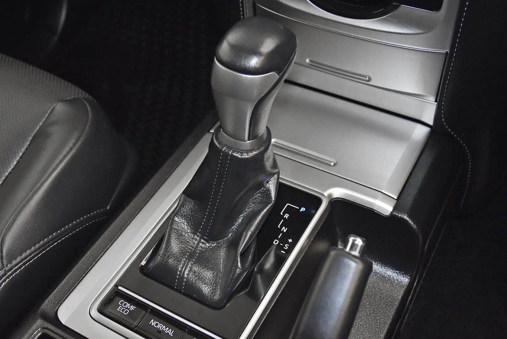2023 Toyota Landcruiser Prado Gallery Image 13