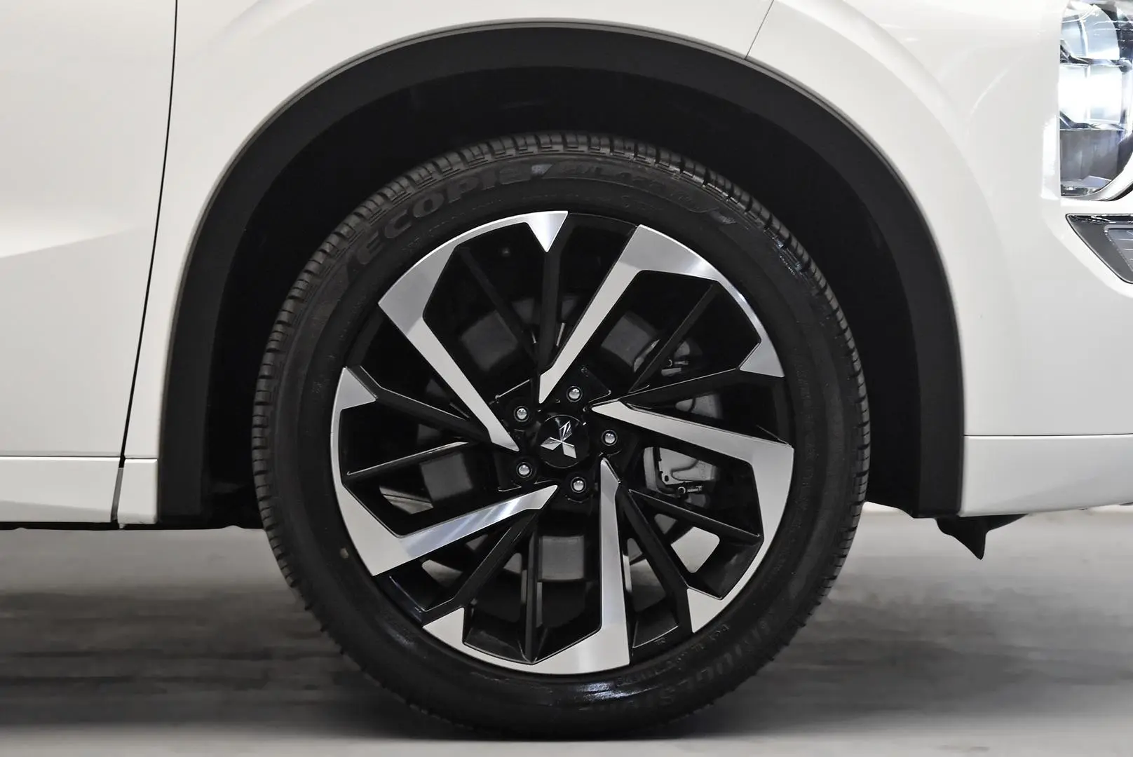 2022 Mitsubishi Outlander Gallery Image 27