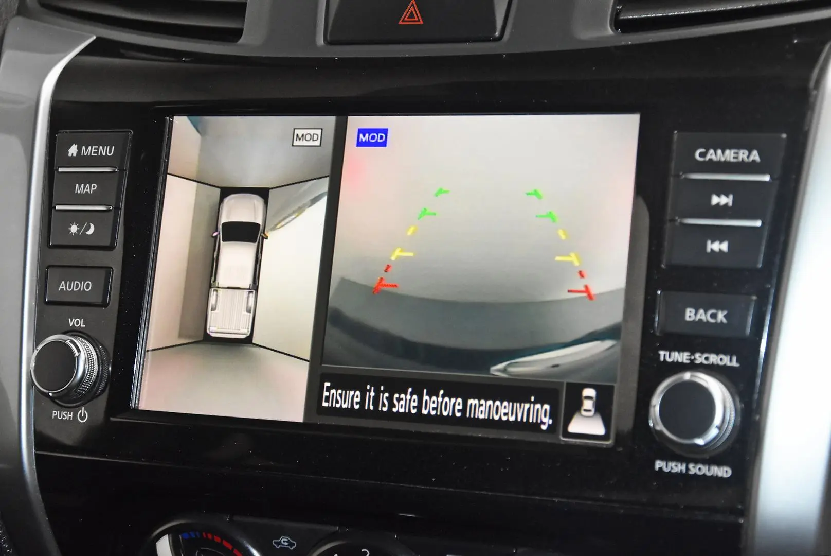 2021 Nissan Navara Gallery Image 11