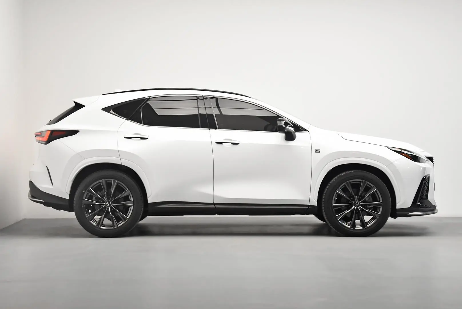 2023 Lexus NX Gallery Image 3