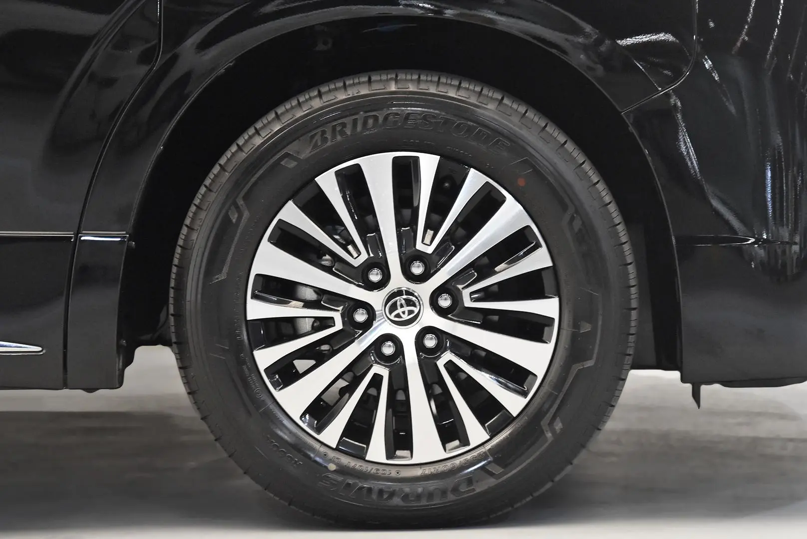 2025 Toyota Granvia Gallery Image 24