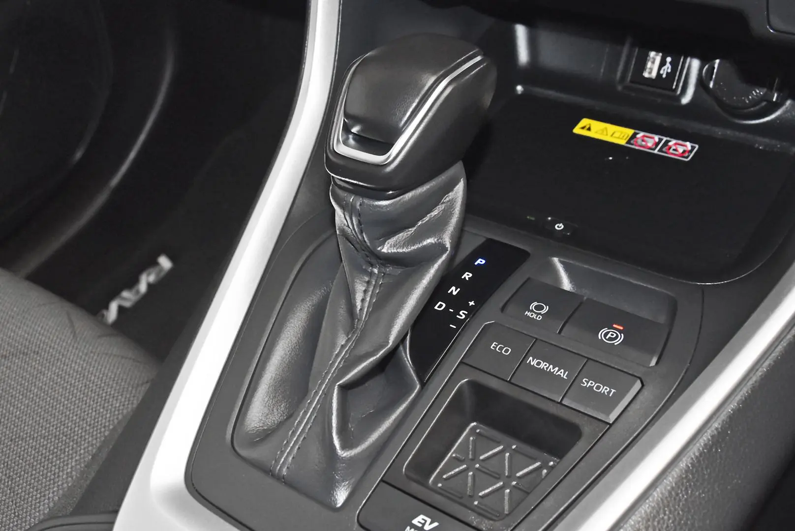 2025 Toyota RAV4 Gallery Image 14