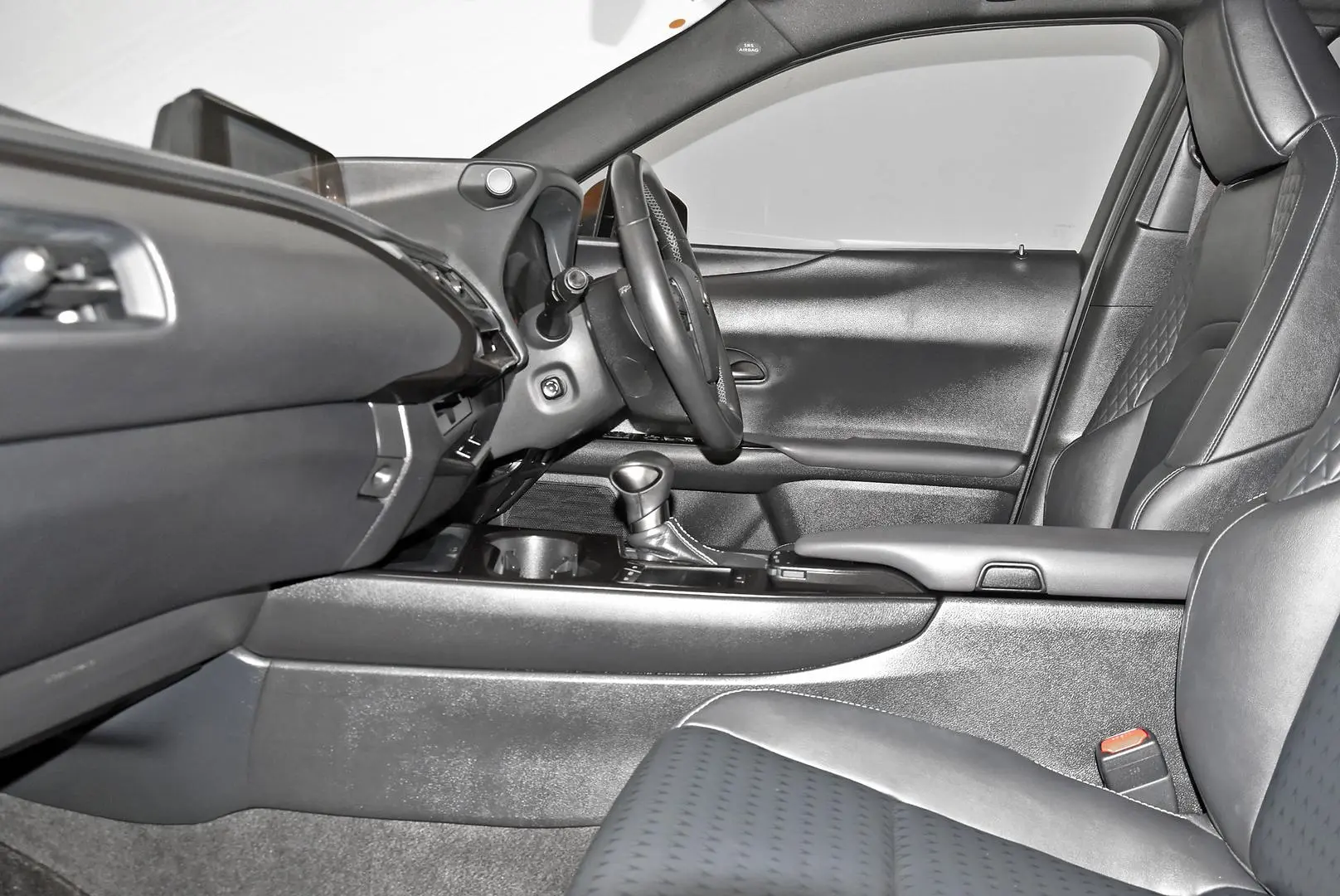 2019 Lexus UX Gallery Image 17