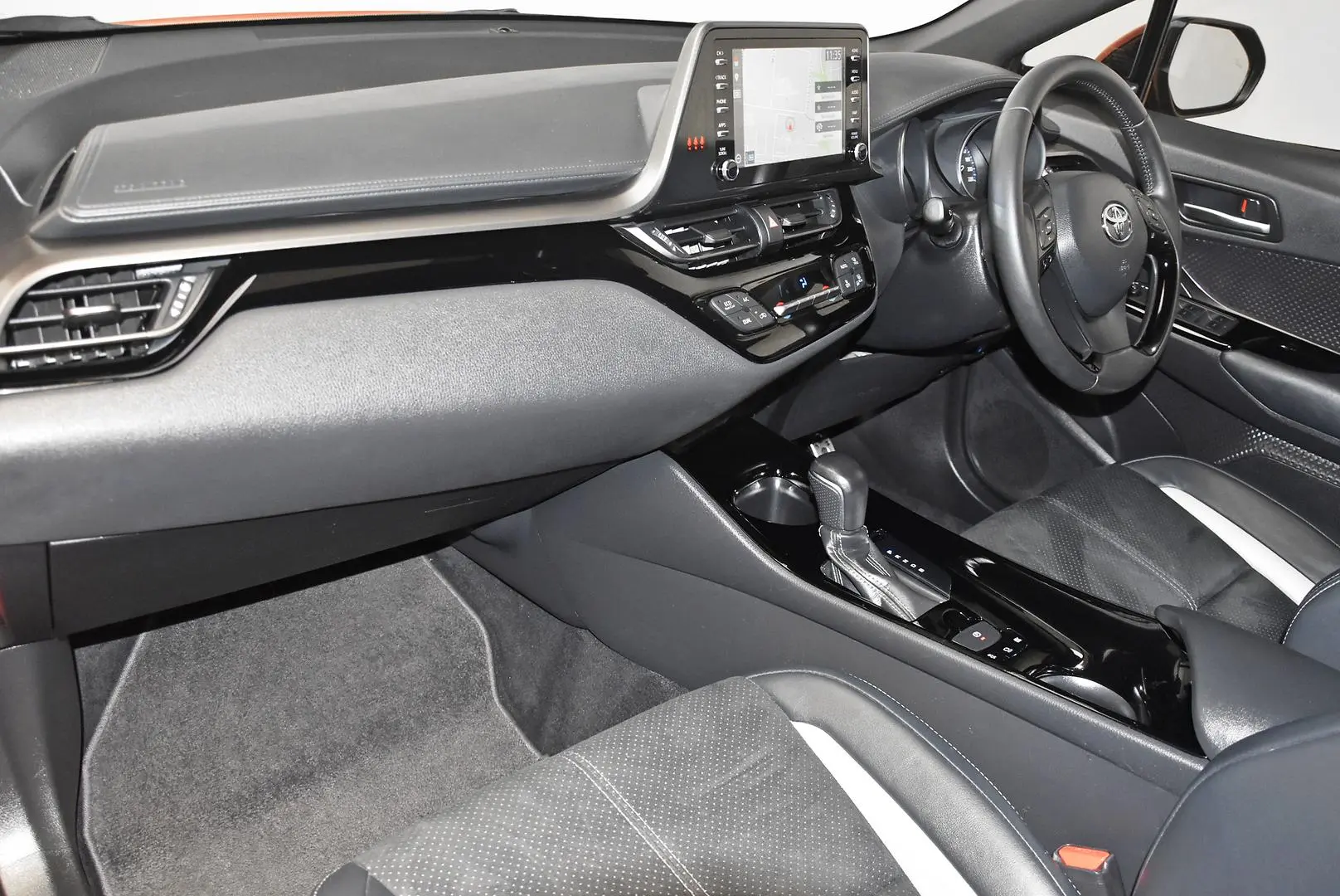 2021 Toyota C-HR Gallery Image 17