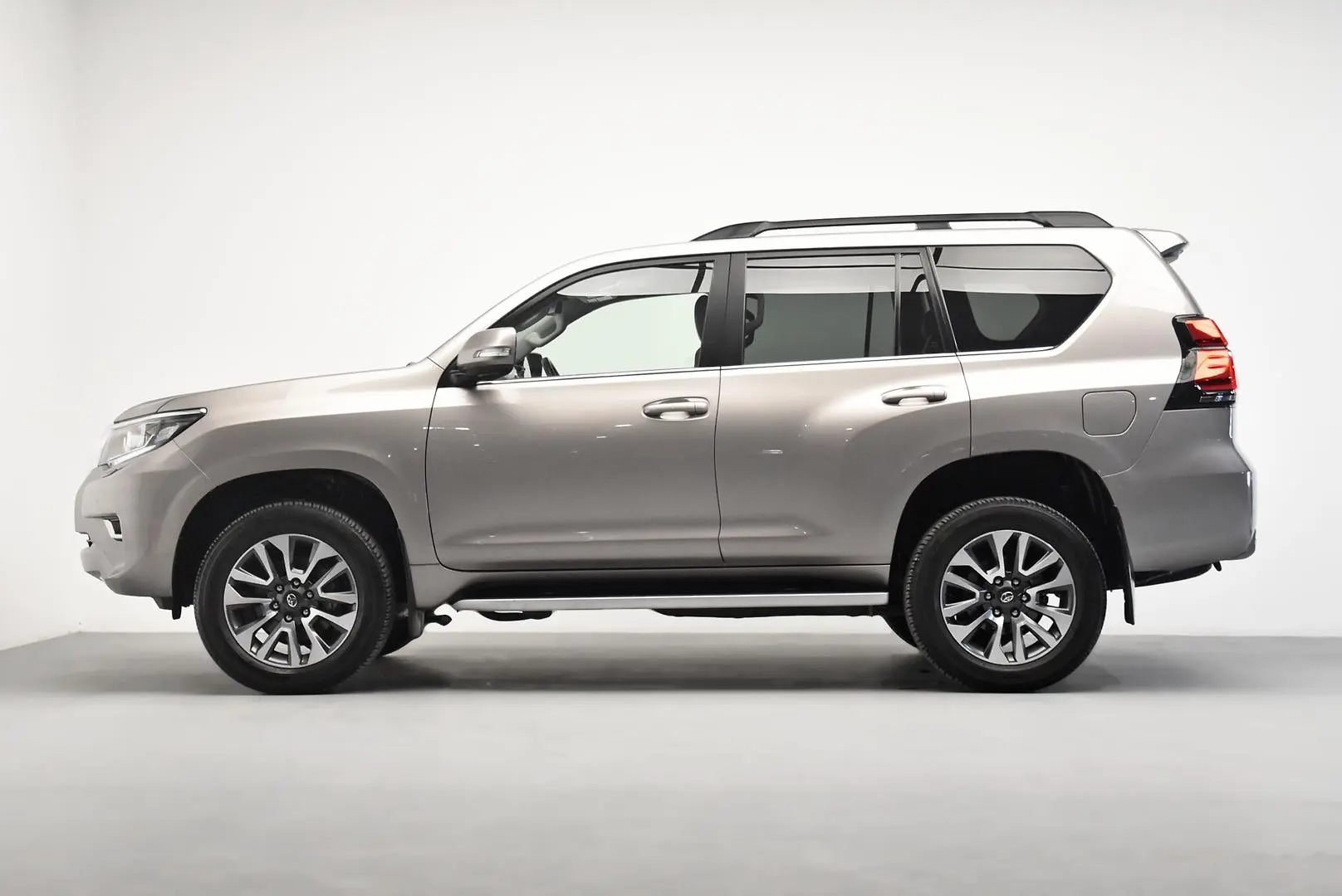 2023 Toyota Landcruiser Prado Gallery Image 4