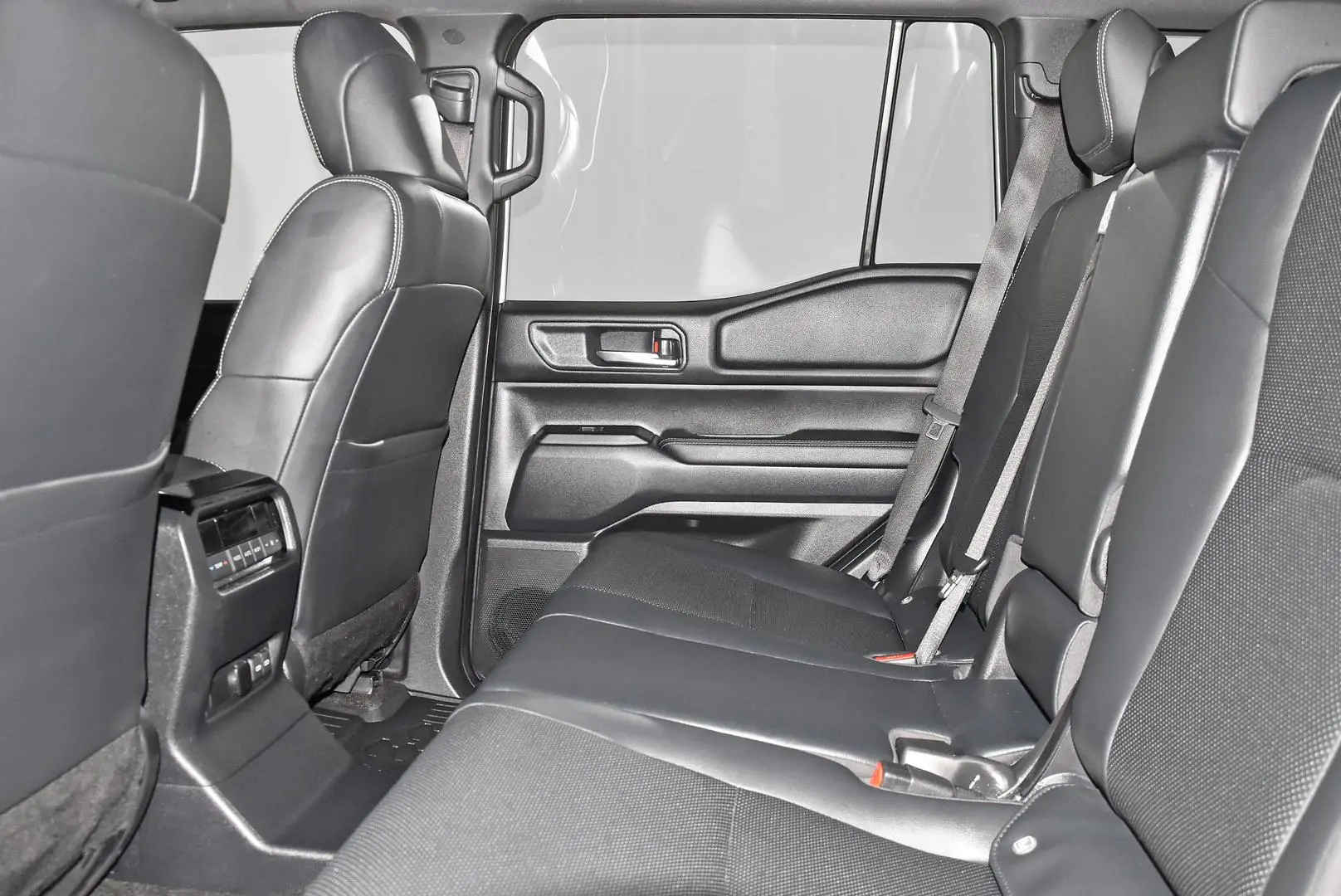 2024 Toyota Landcruiser Prado Gallery Image 19