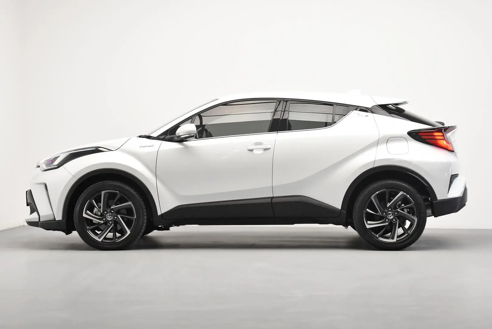 2023 Toyota C-HR Gallery Image 4