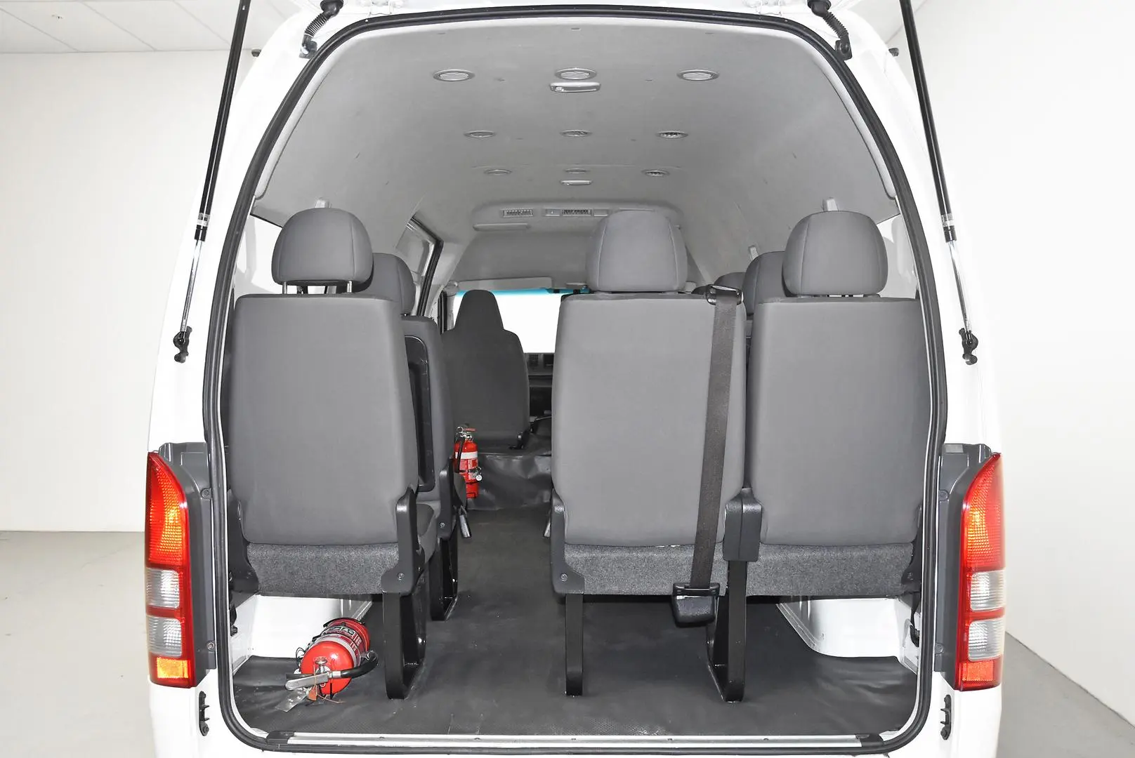 2017 Toyota Hiace Gallery Image 22