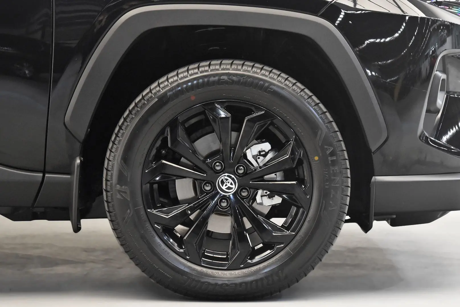 2025 Toyota RAV4 Gallery Image 25