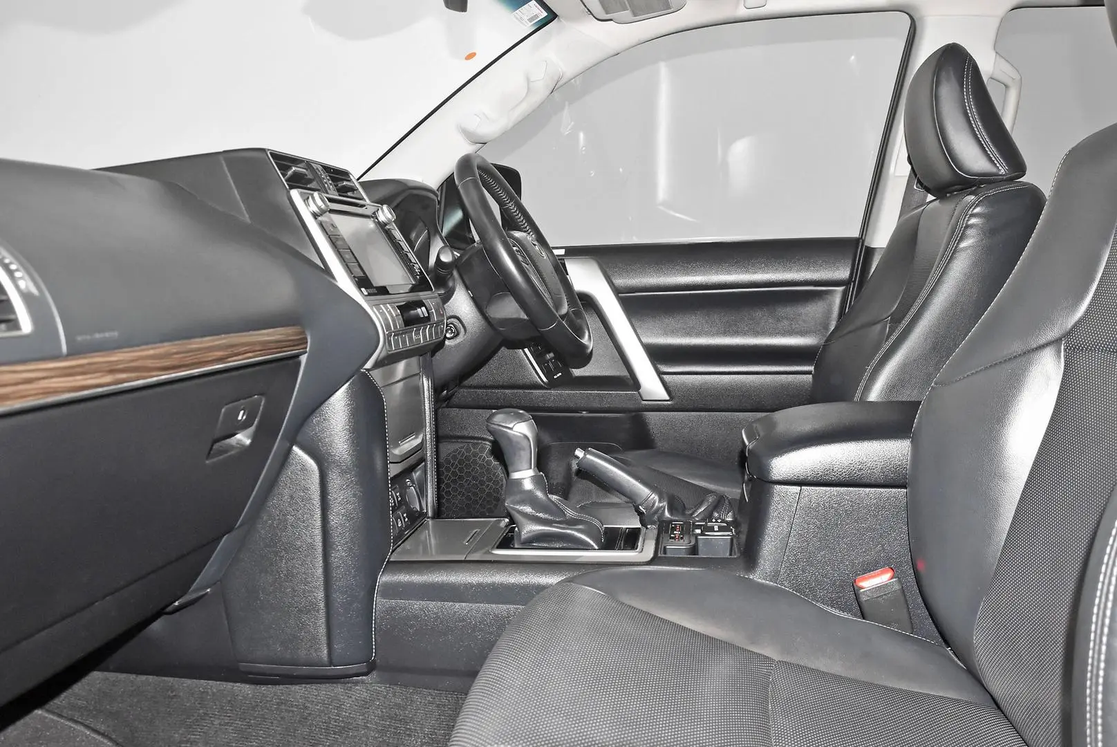 2019 Toyota Landcruiser Prado Gallery Image 16