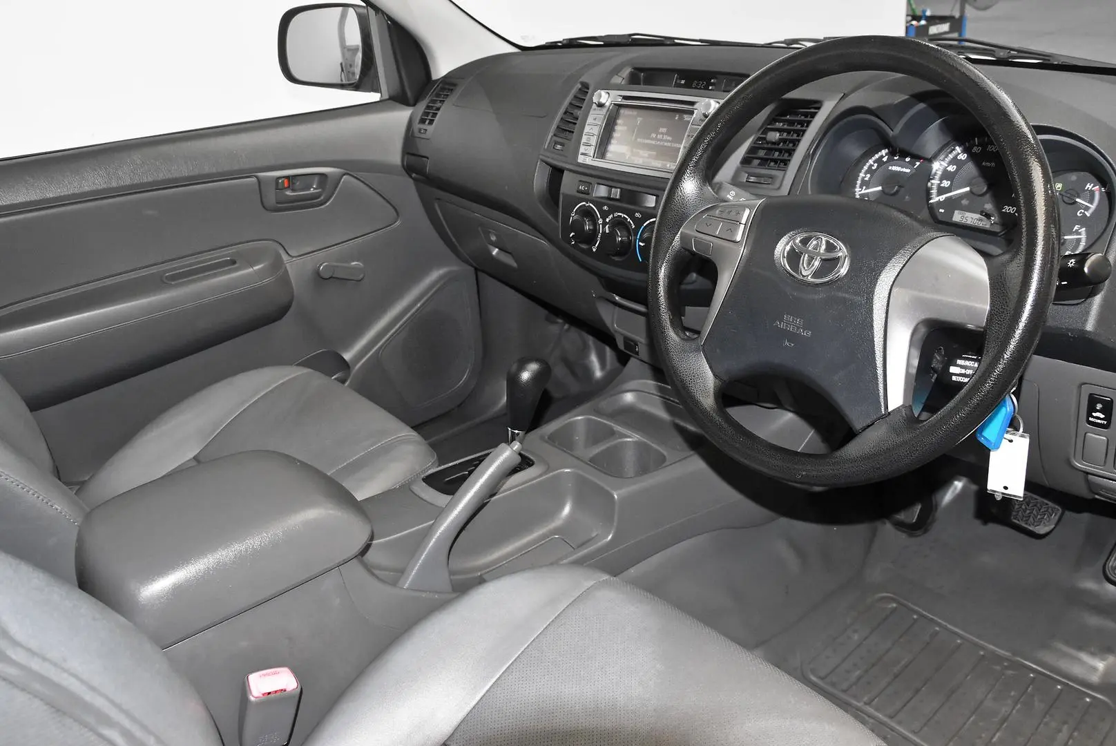 2014 Toyota Hilux Gallery Image 8