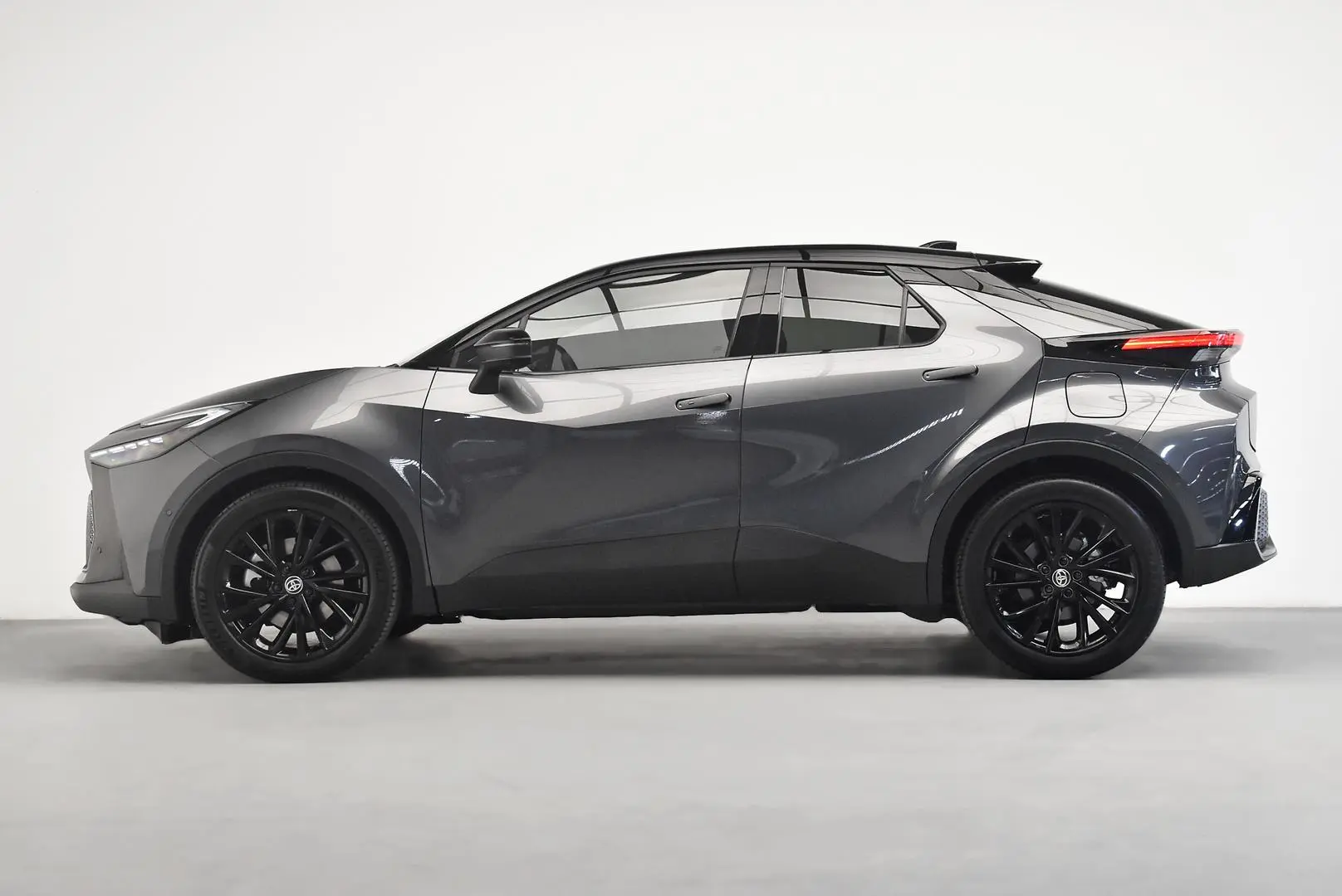 2025 Toyota C-HR Gallery Image 4