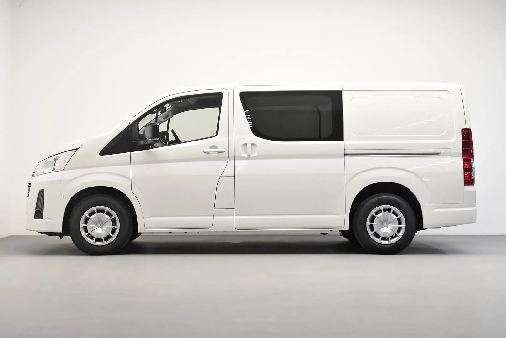 2025 Toyota Hiace Gallery Image 4