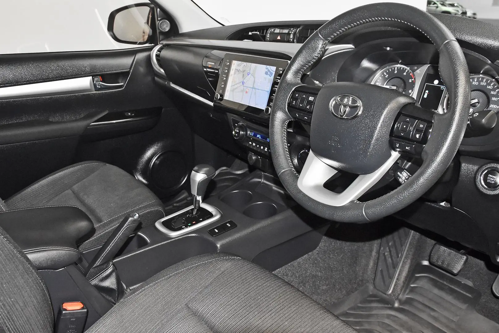 2022 Toyota Hilux Gallery Image 8