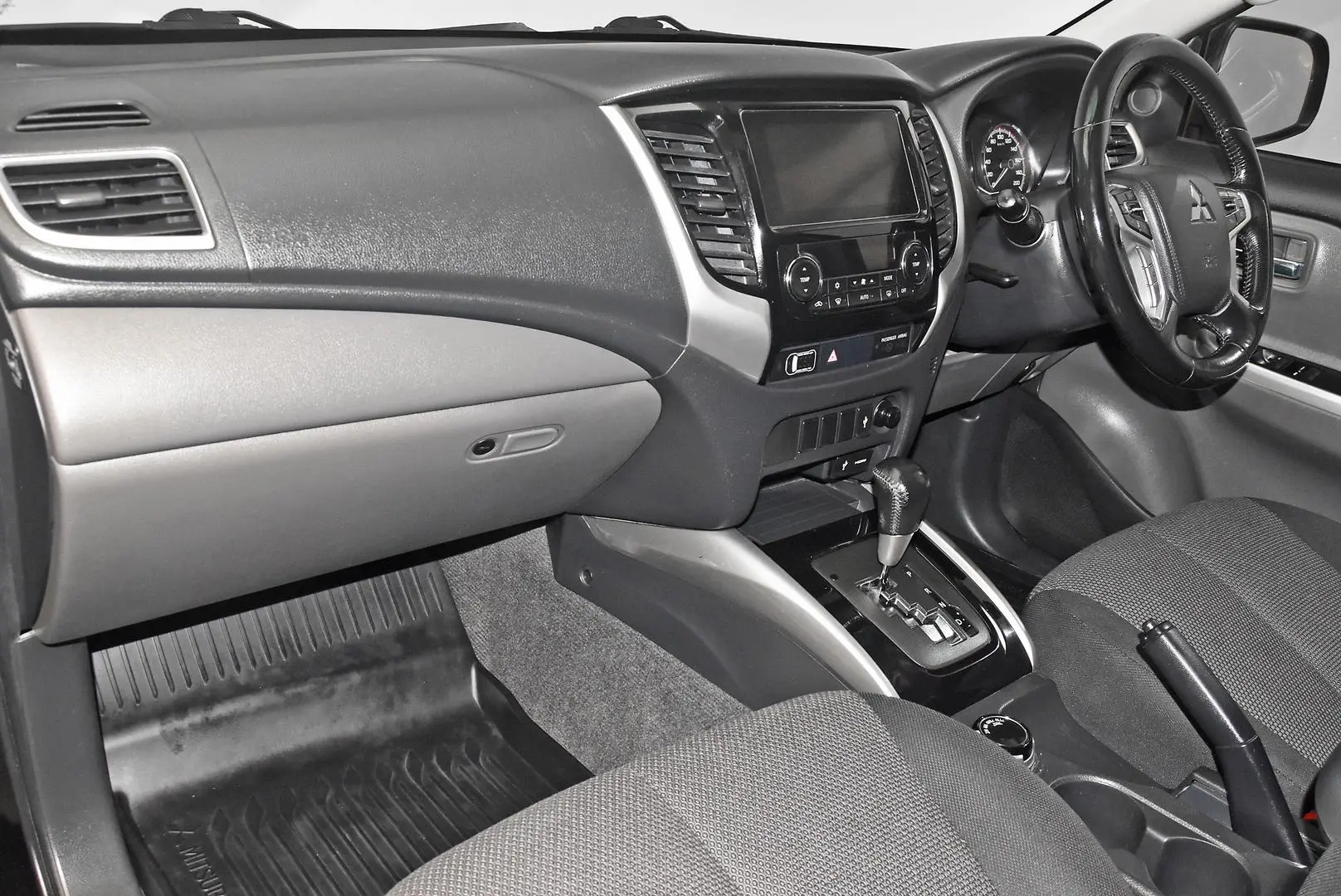 2017 Mitsubishi Triton Gallery Image 17