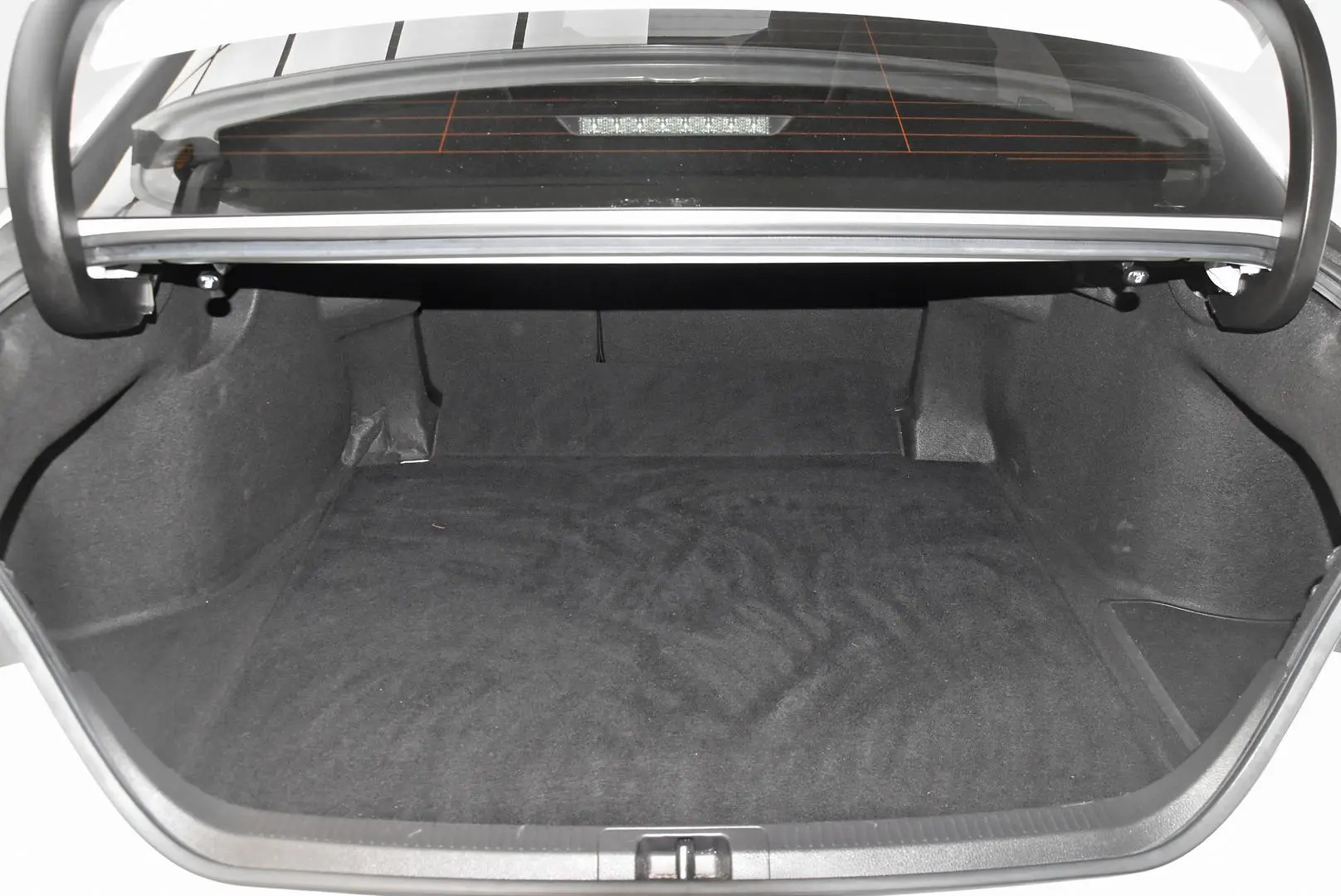 2017 Toyota Camry Gallery Image 21