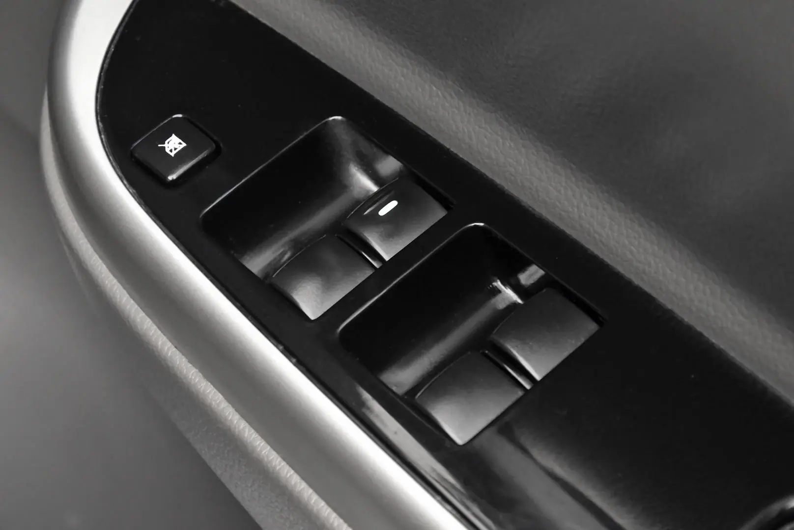 2017 Mitsubishi Triton Gallery Image 9