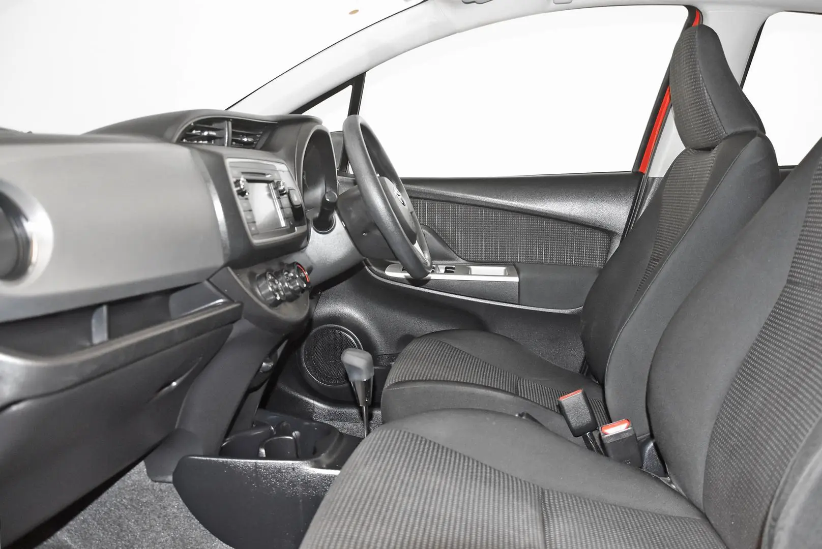 2015 Toyota Yaris Gallery Image 17