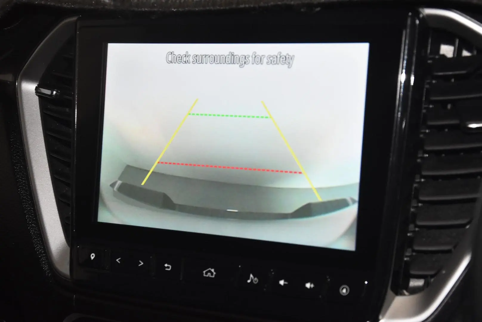 2022 Isuzu D-MAX Gallery Image 12