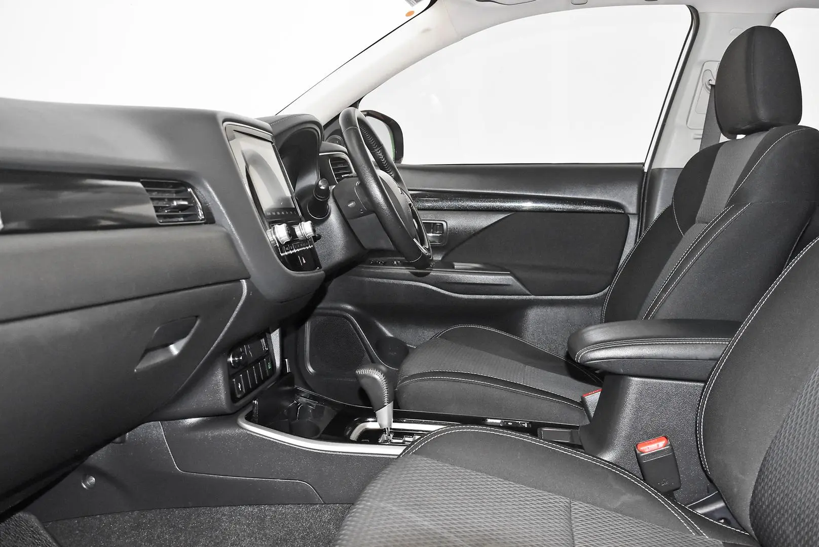 2019 Mitsubishi Outlander Gallery Image 17