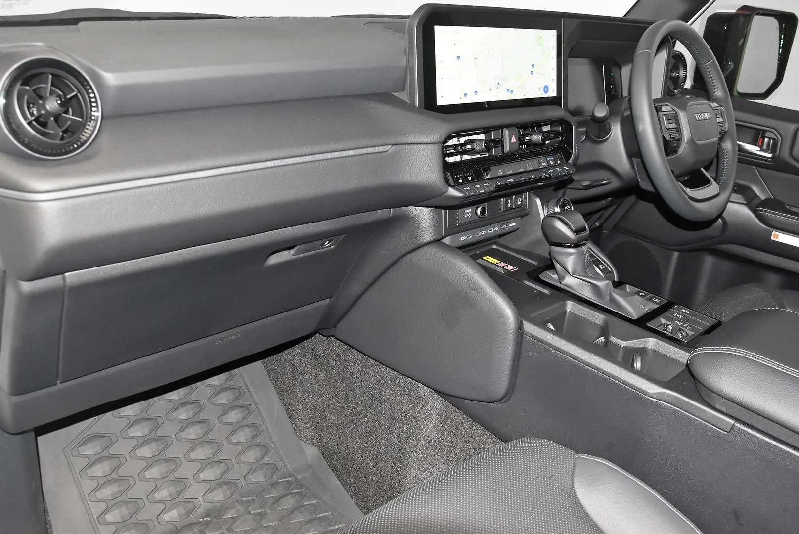 2025 Toyota Landcruiser Prado Gallery Image 17