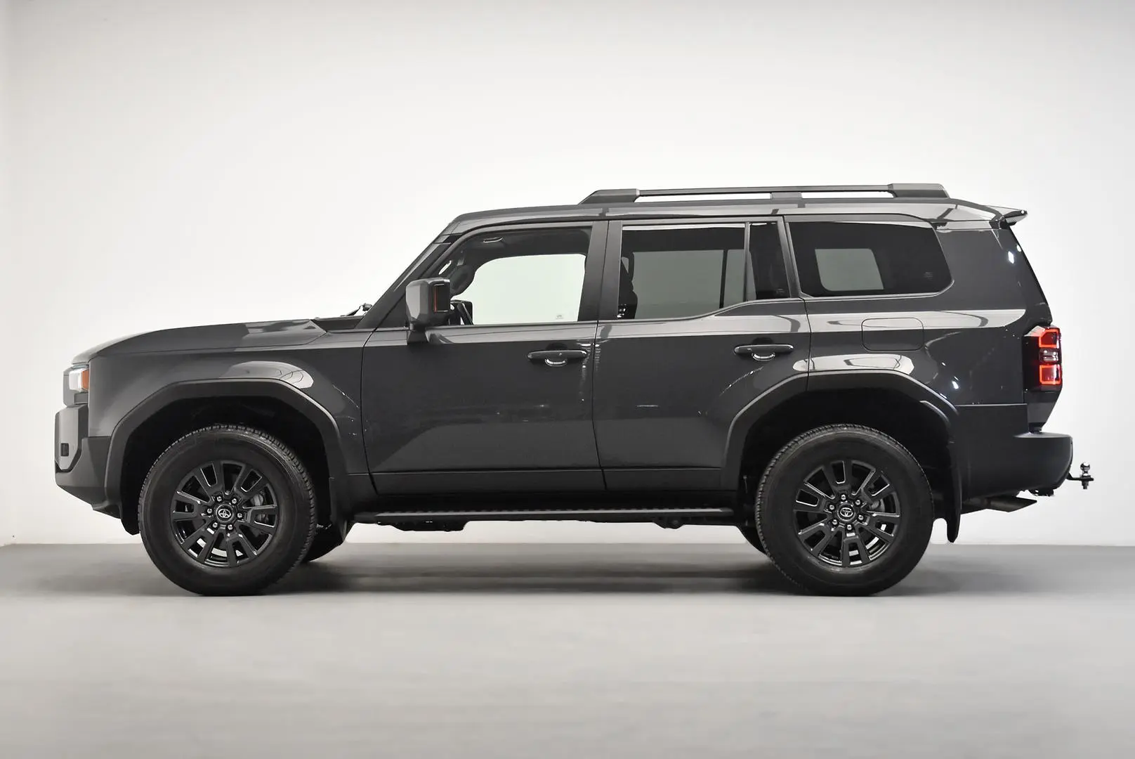 2024 Toyota Landcruiser Prado Gallery Image 4