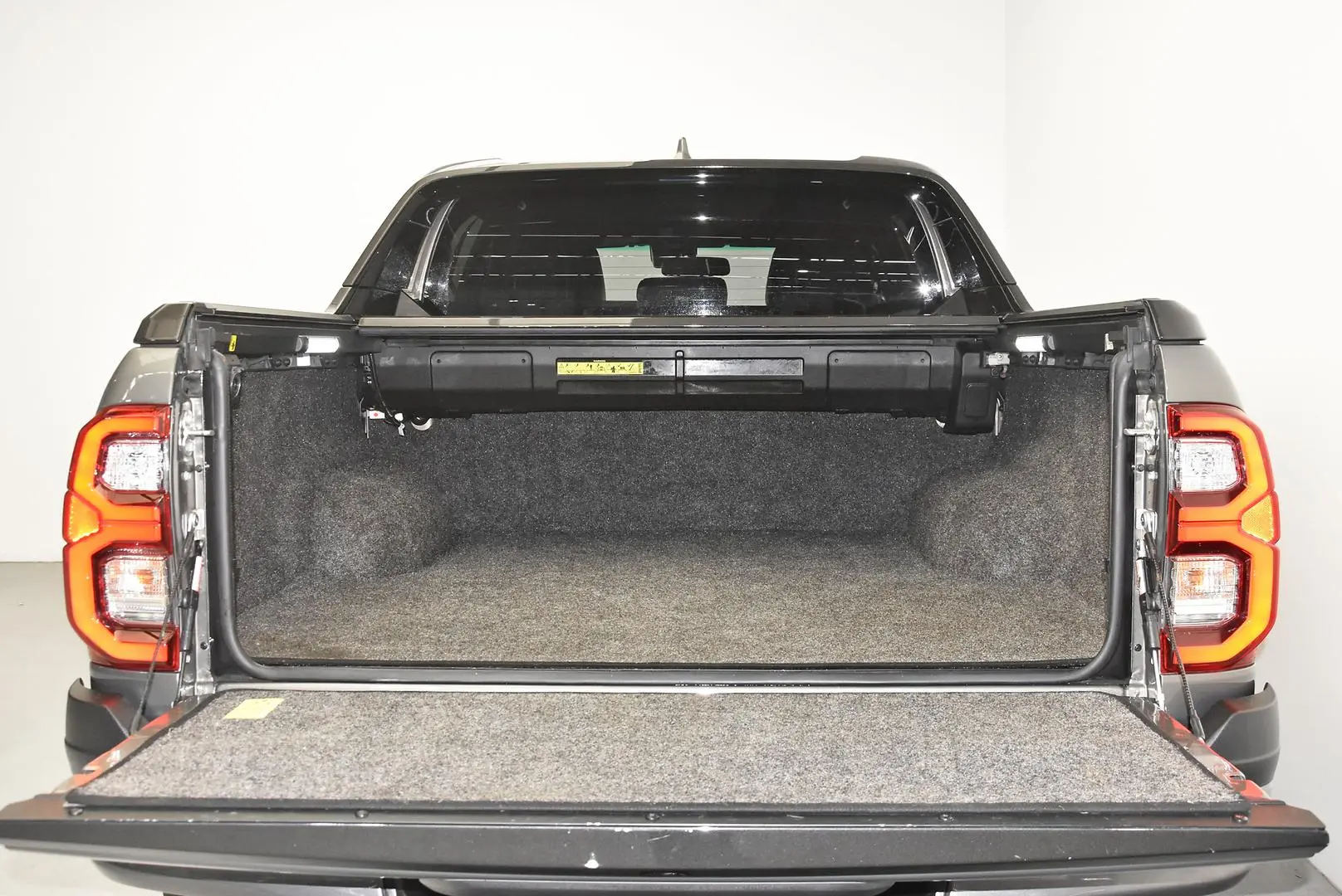 2024 Toyota Hilux Gallery Image 21