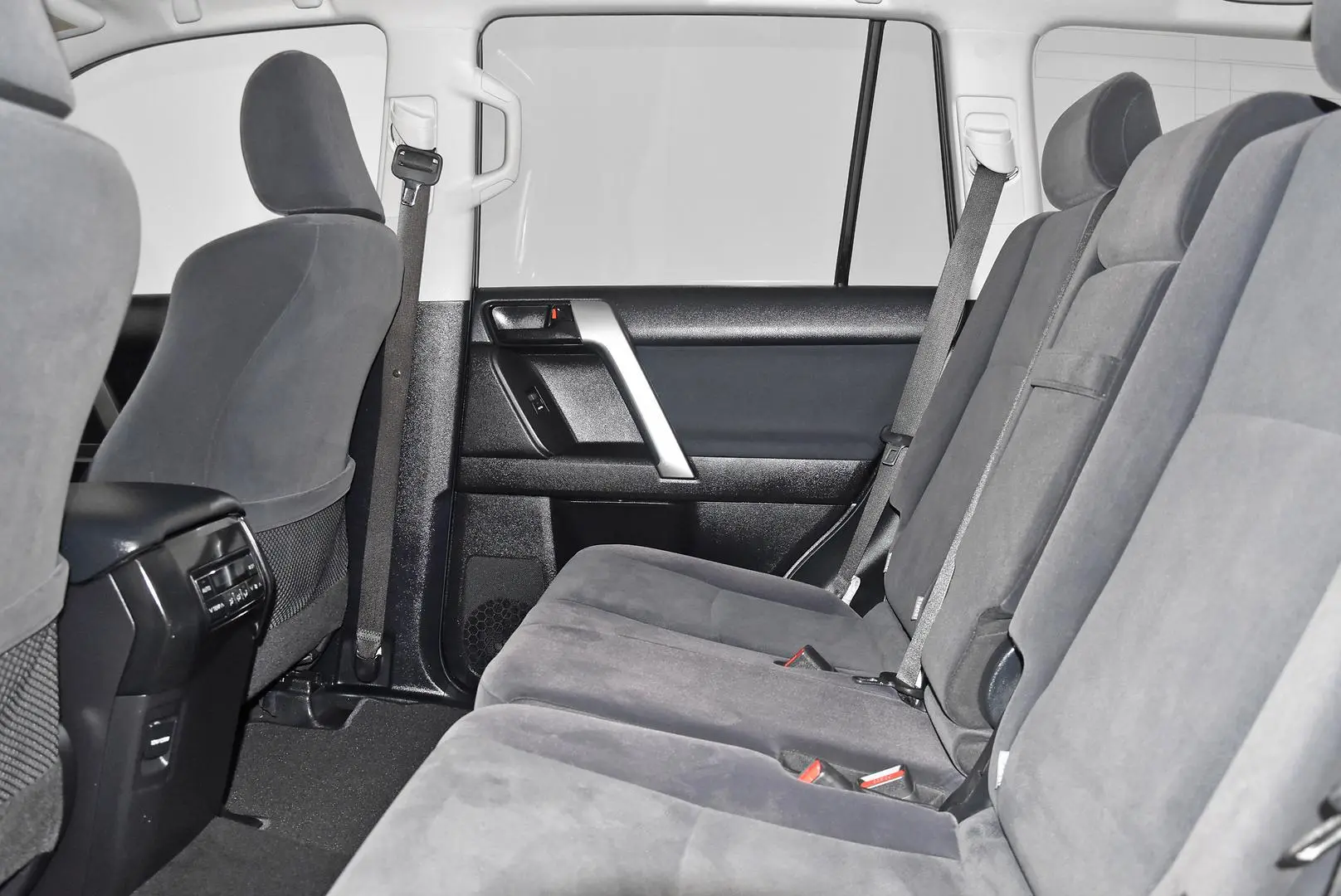 2016 Toyota Landcruiser Prado Gallery Image 17