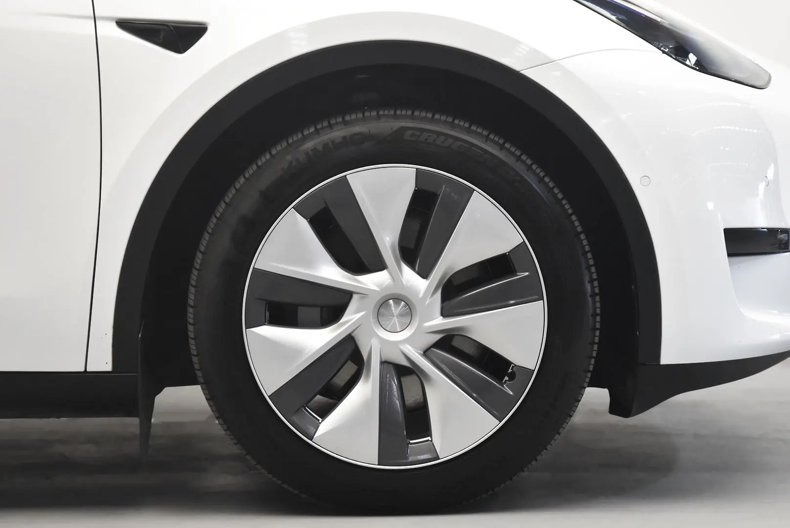 2023 Tesla Model Y Gallery Image 22