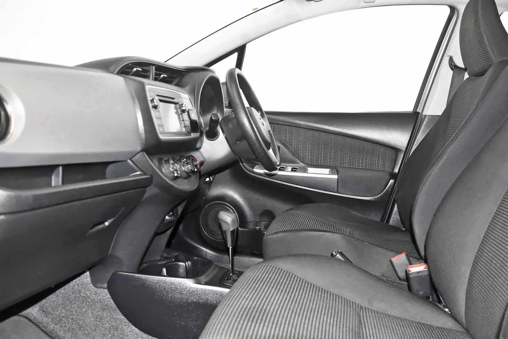 2015 Toyota Yaris Gallery Image 17