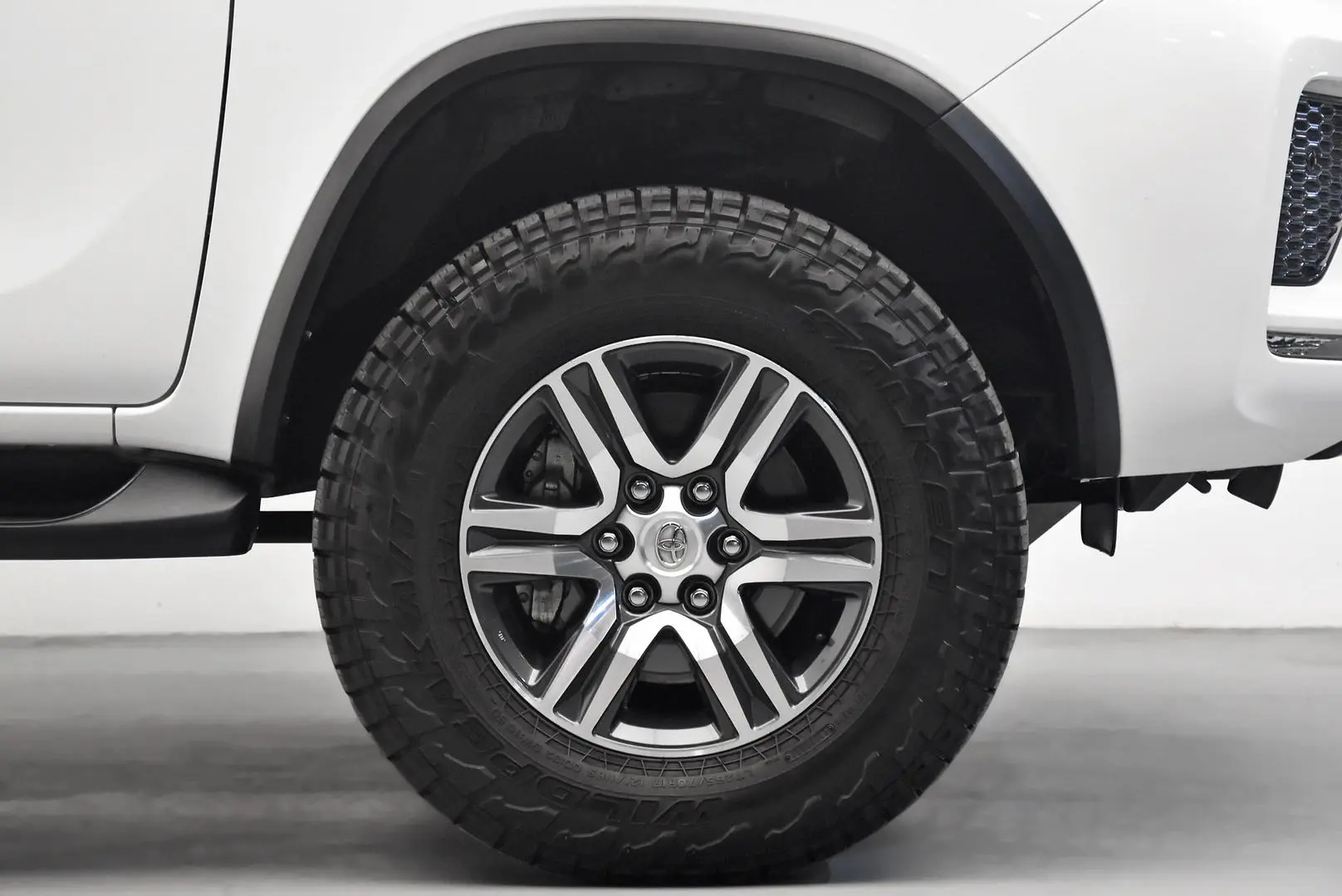 2023 Toyota Fortuner Gallery Image 21