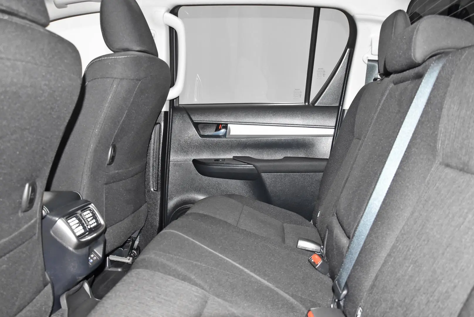 2024 Toyota Hilux Gallery Image 18