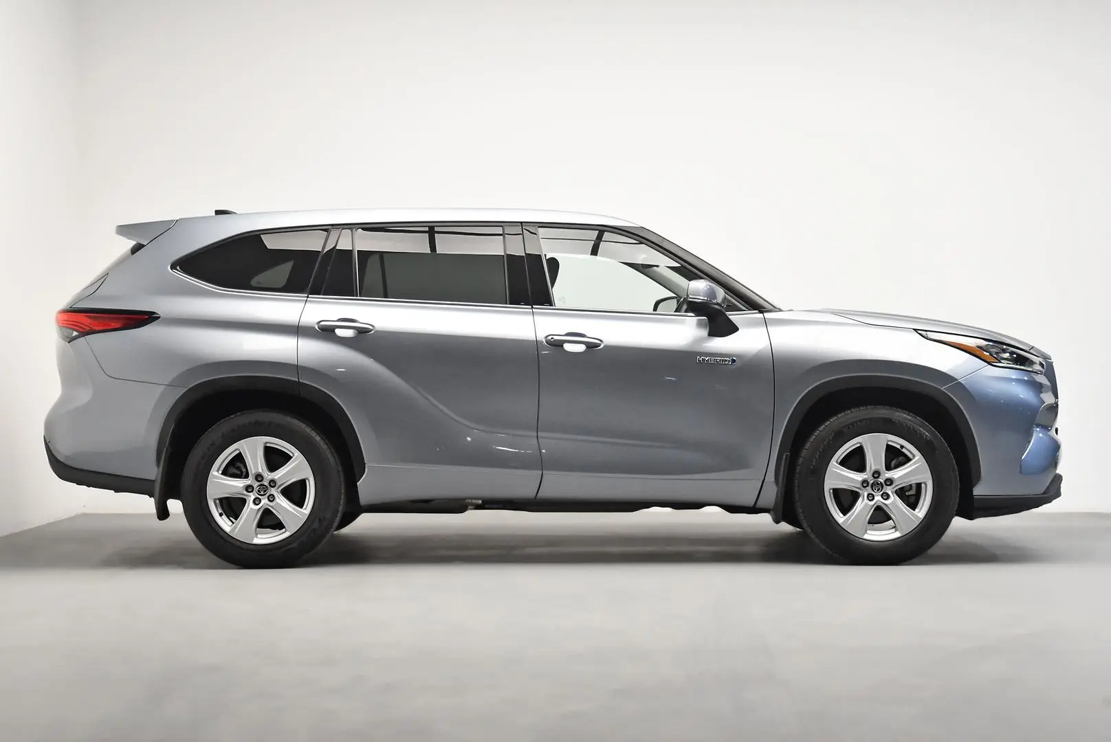 2022 Toyota Kluger Gallery Image 3